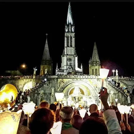 Bigorra Centre Le Sanctuaire La Grotte , Parking Apartament *