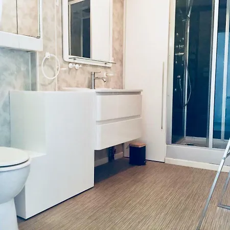 Apartament Bigorra Centre Le Sanctuaire La Grotte , Parking