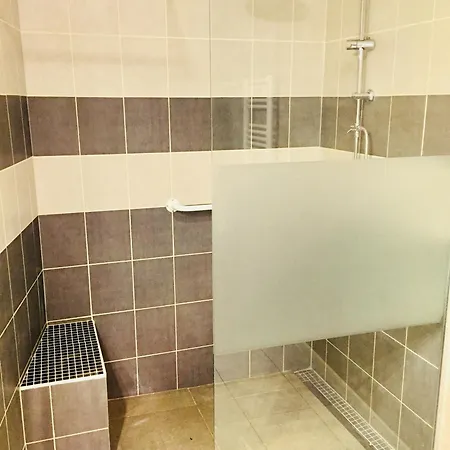 Bigorra Centre Le Sanctuaire La Grotte , Parking Lägenhet *